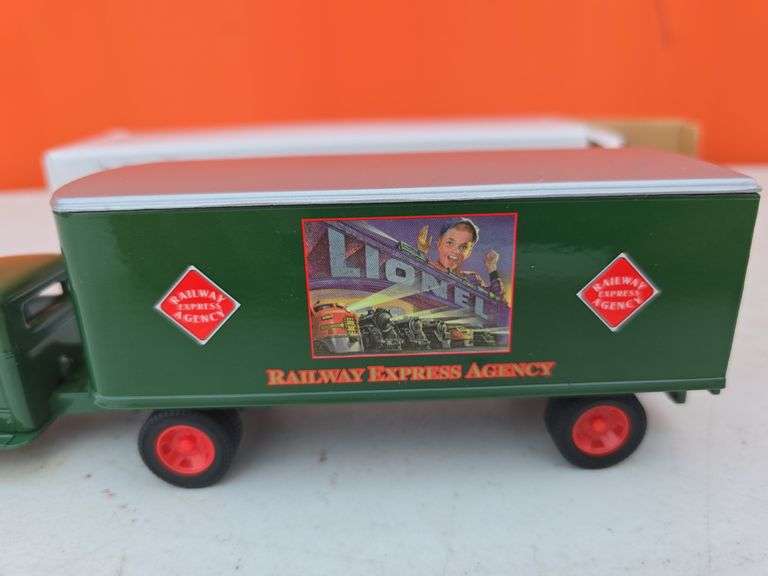 ERTL LIONEL RAILWAY EXPRESS DIE CAST TOY TRUCK NIB