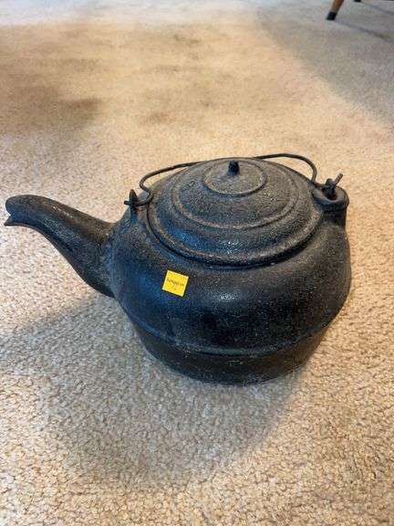 Cast Iron Kettle (CRACKED)