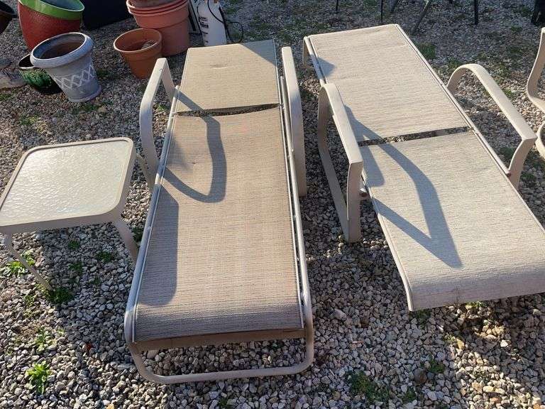 (2) lounge chairs with side table