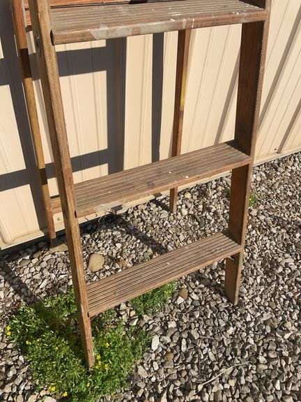 6 ft. Wooden stepladder