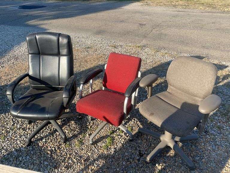 (3) office swivel chairs