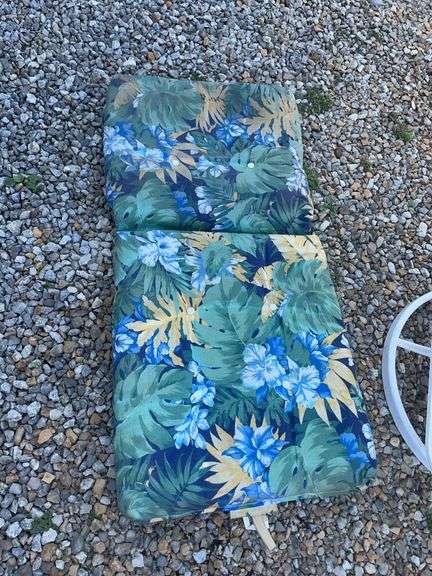 Umbrella stand w/ umbrella, outdoor chair and extra cushion