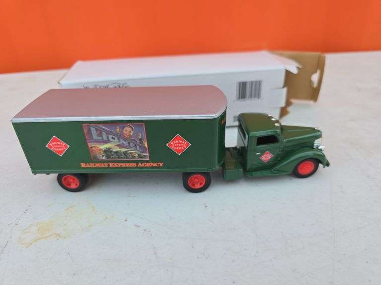 ERTL LIONEL RAILWAY EXPRESS DIE CAST TOY TRUCK NIB