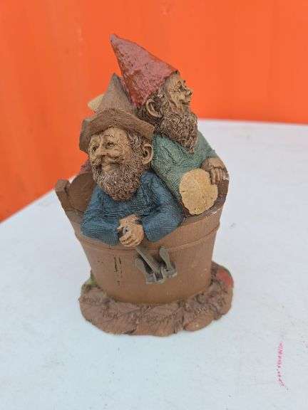 TOM CLARK 1983 BUTCH WICK AND BISCUIT FIGURINE