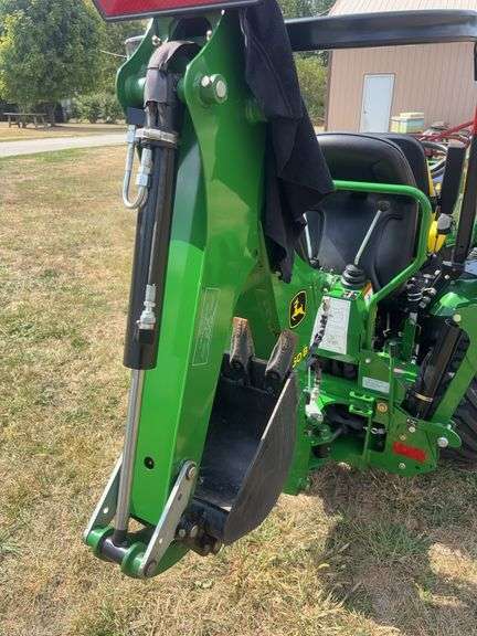 John Deere 1025 R Tractor , (Only 90 Hours ) Sharp Unit !!