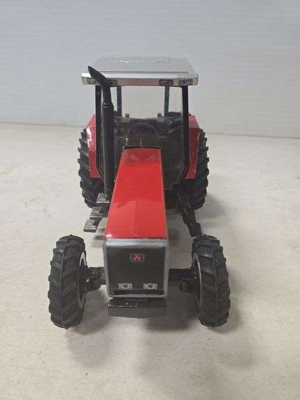 SCALE MODELS MASSEY FERGUSON 8120 DYNASHIFT 1/16 SCALE TOY TRACTOR