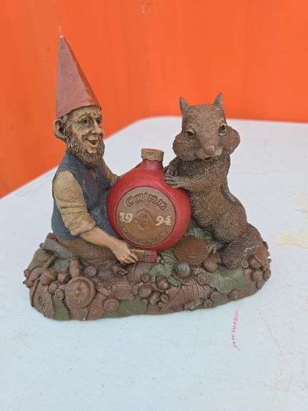 1994 TOM CLARK TIM WOLFE AND SQUIRREL FIGURINE
