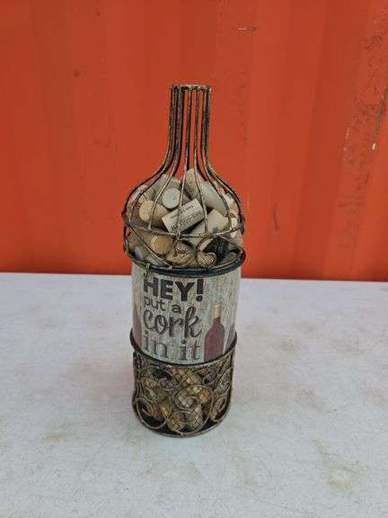 LOT OF BOTTLE CORKS
