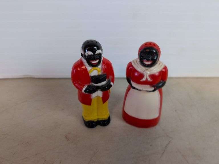 (2) black Americana salt and pepper shakers