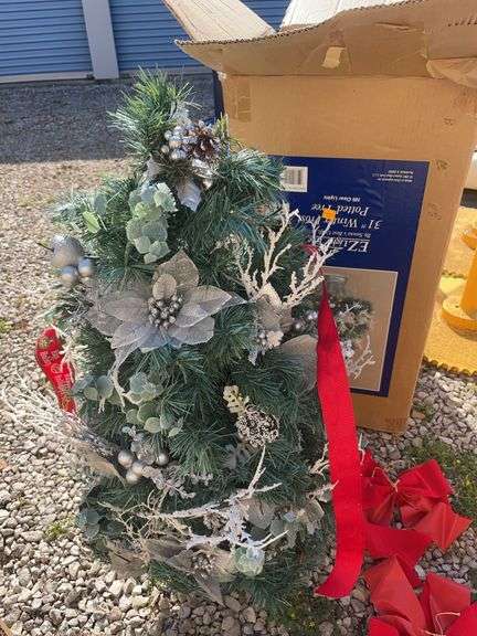 Christmas lot - EZ Light Potter tree, Christmas lights, extension cords