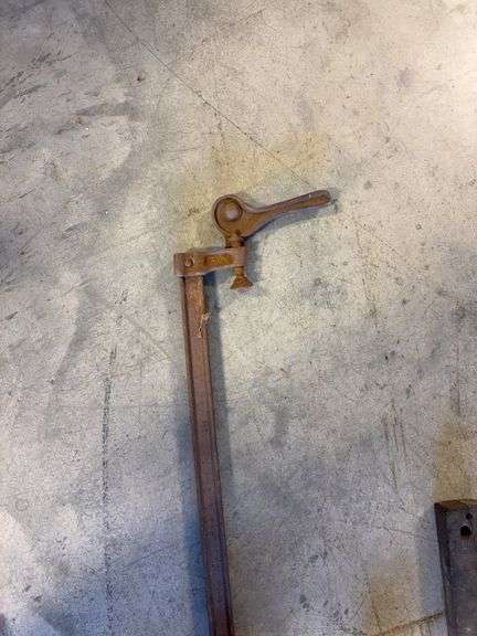 (8) clamps of various sizes