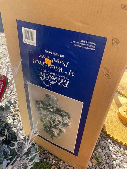 Christmas lot - EZ Light Potter tree, Christmas lights, extension cords