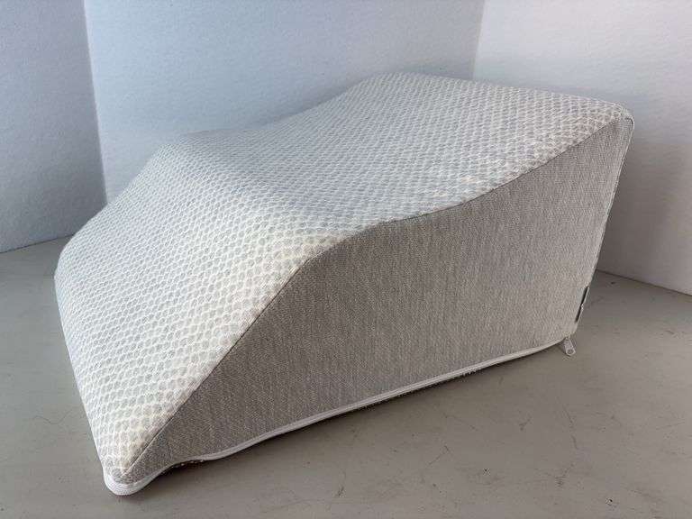Lounge Doctor Leg Rest ( new)