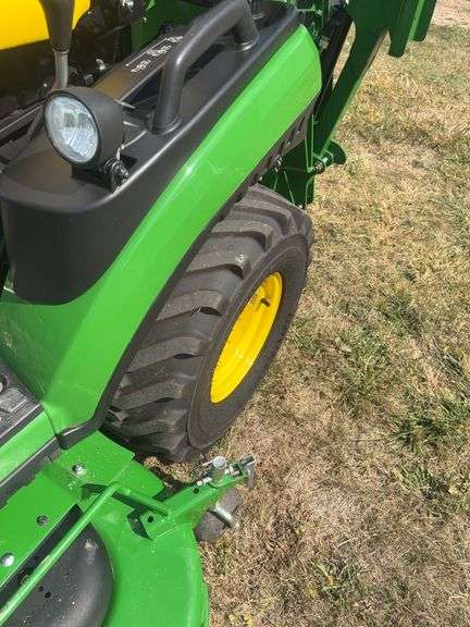 John Deere 1025 R Tractor , (Only 90 Hours ) Sharp Unit !!