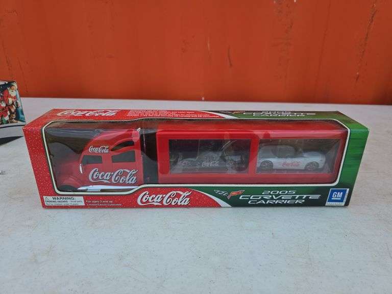 2005 COCA-COLA HOLIDAY CORVETTE CARRIER TRUCK WITH BOX