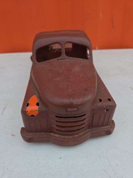 EARLY STRUTCO METAL TOY TRUCK