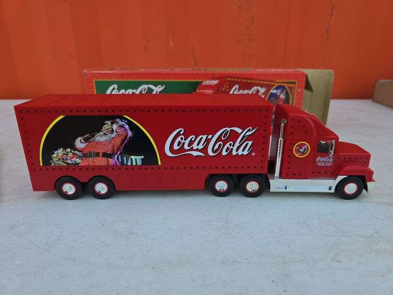 1988 COCA-COLA HOLIDAY CARAVAN TRUCK WITH BOX