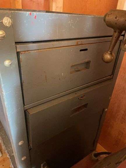 Unmarked Rolling toolbox