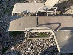 (2) lounge chairs with side table