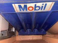 Vintage Mobil Oil fuel-island oil can display rack