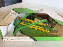 (3) John Deere model hay rakes - 1/16 scale, dirty
