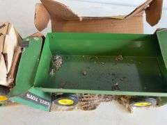 John Deere model M diecast tractor and wagon - 1/16 scale - dirty