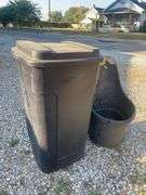 Rubbermaid trash can with yard cart