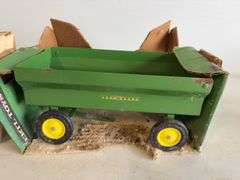 John Deere model M diecast tractor and wagon - 1/16 scale - dirty