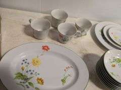 Matching flower dish set - see photos
