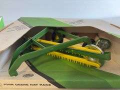 (3) John Deere model hay rakes - 1/16 scale, dirty