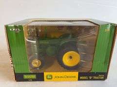 John Deere die-cast model D tractor - 1/16 scale, dirty