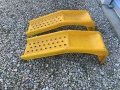 (2) metal car ramps