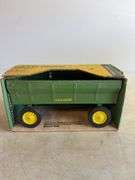 John Deere wagon, stock #529 - 1/16 scale, dirty