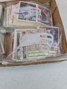 LOT OF BASEBALL CARDS