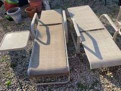 (2) lounge chairs with side table