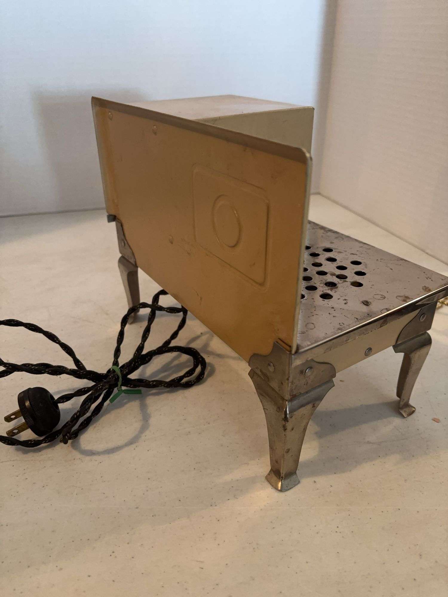 KOKOMO LITTLE LADY ANTIQUE TOY ELECTRIC STOVE WITH OVEN 10” x 8”