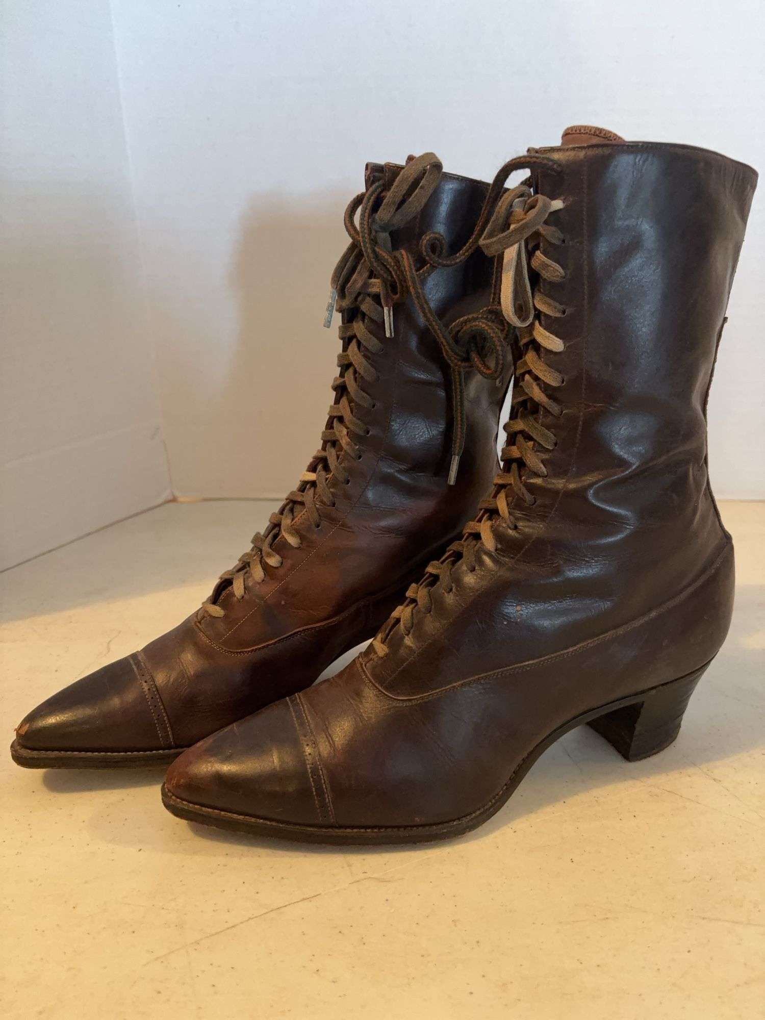 10” VINTAGE LEATHER LADYS BOOTS ANTIQUE