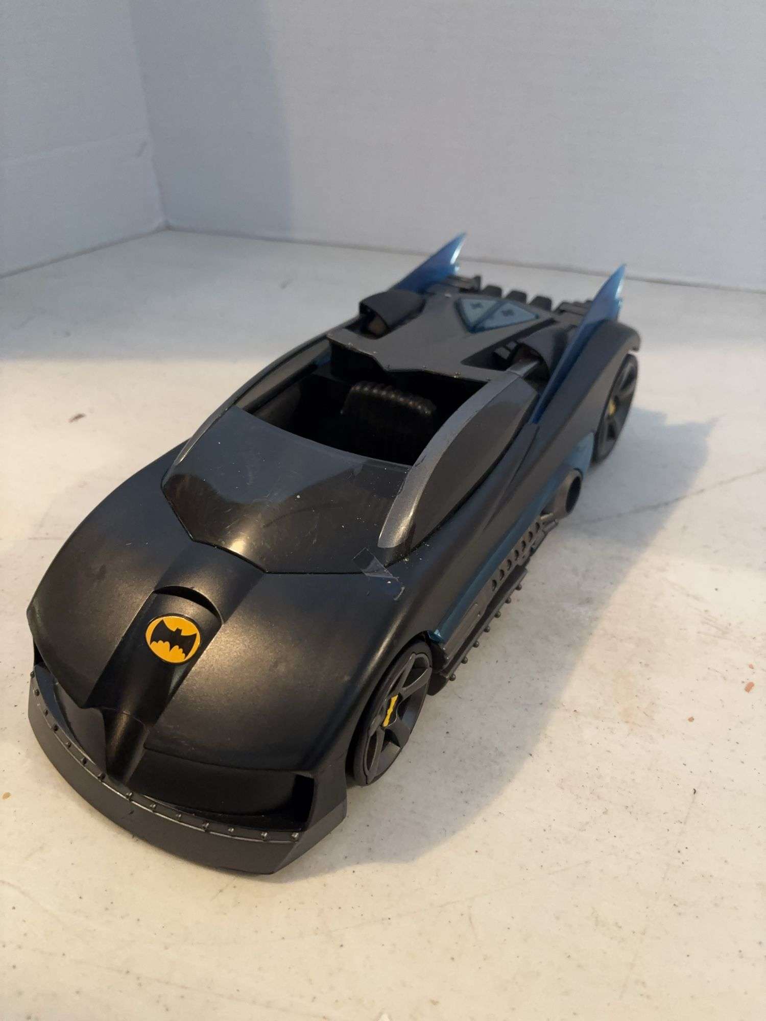 TM AND DC BATMAN COMICS CAR