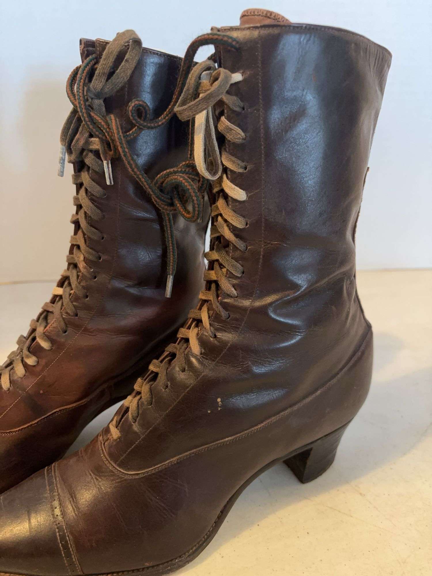 10” VINTAGE LEATHER LADYS BOOTS ANTIQUE
