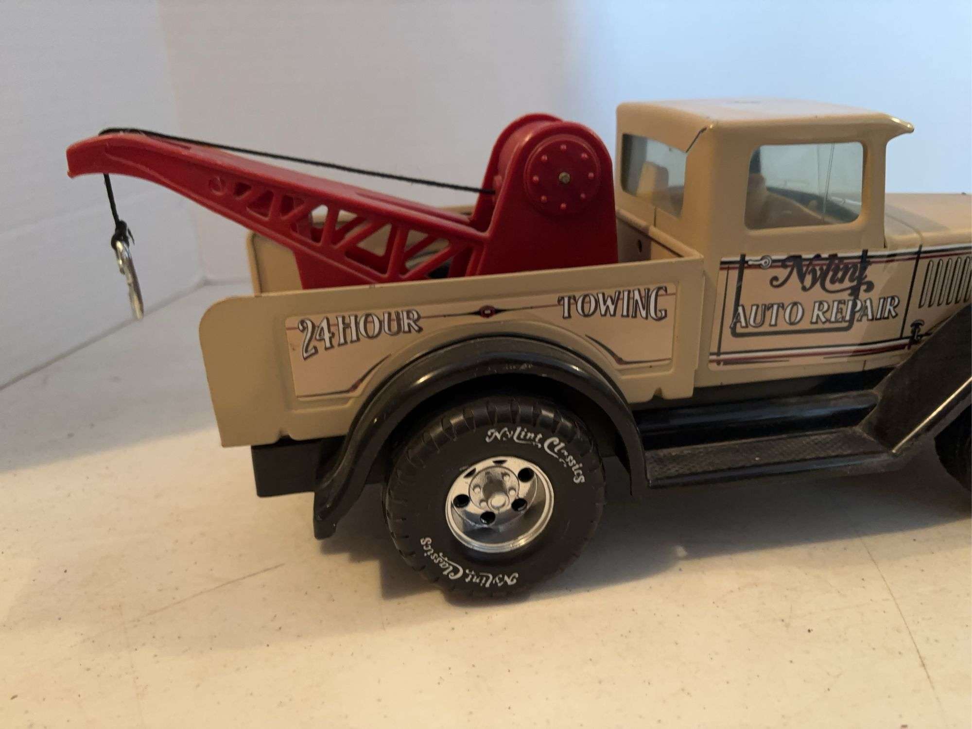 14” NYLINT TOW TRUCK TOY