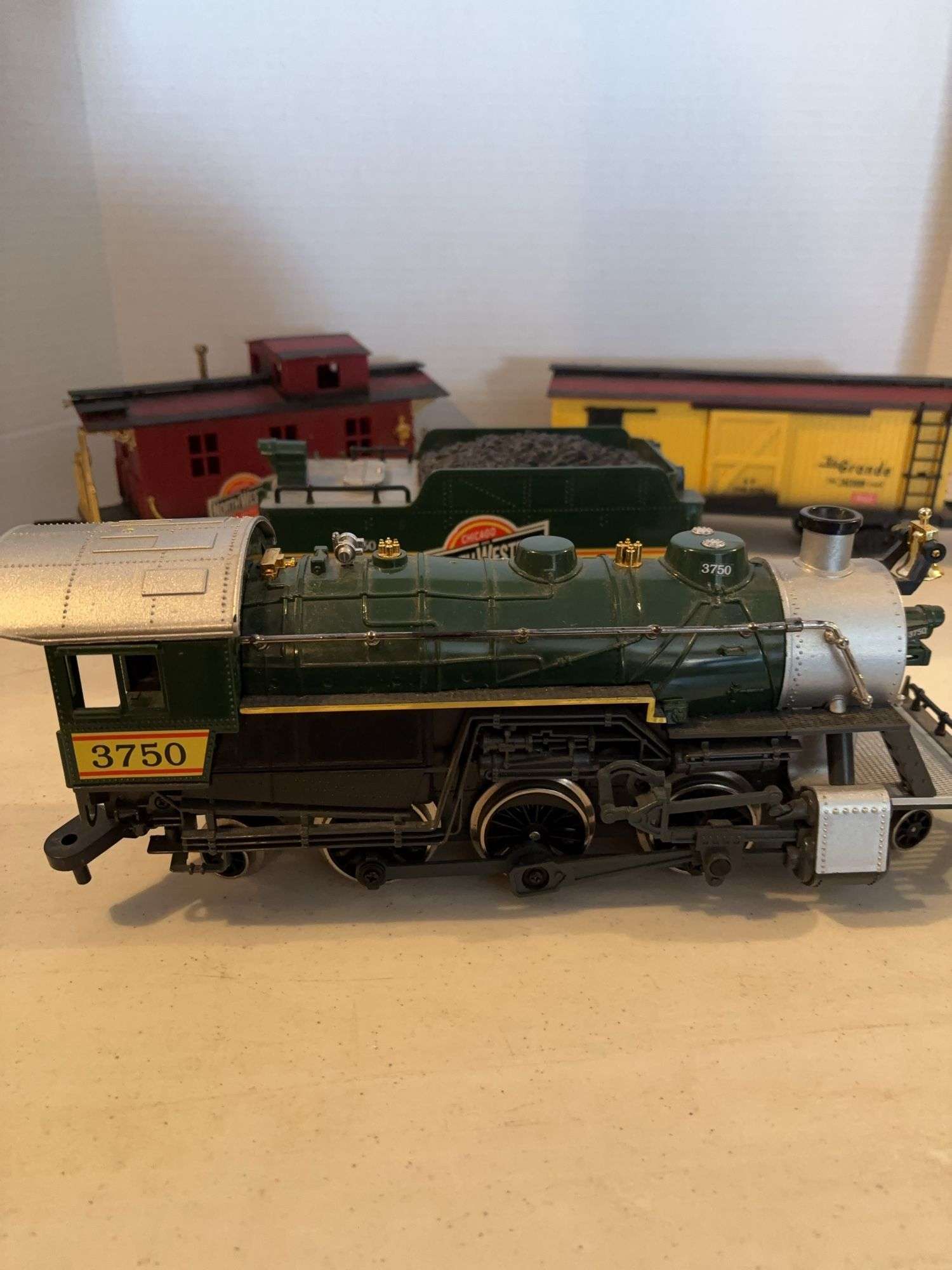 NEW BRIGHT 3750 TRAIN ENGINE AND 3 CARS