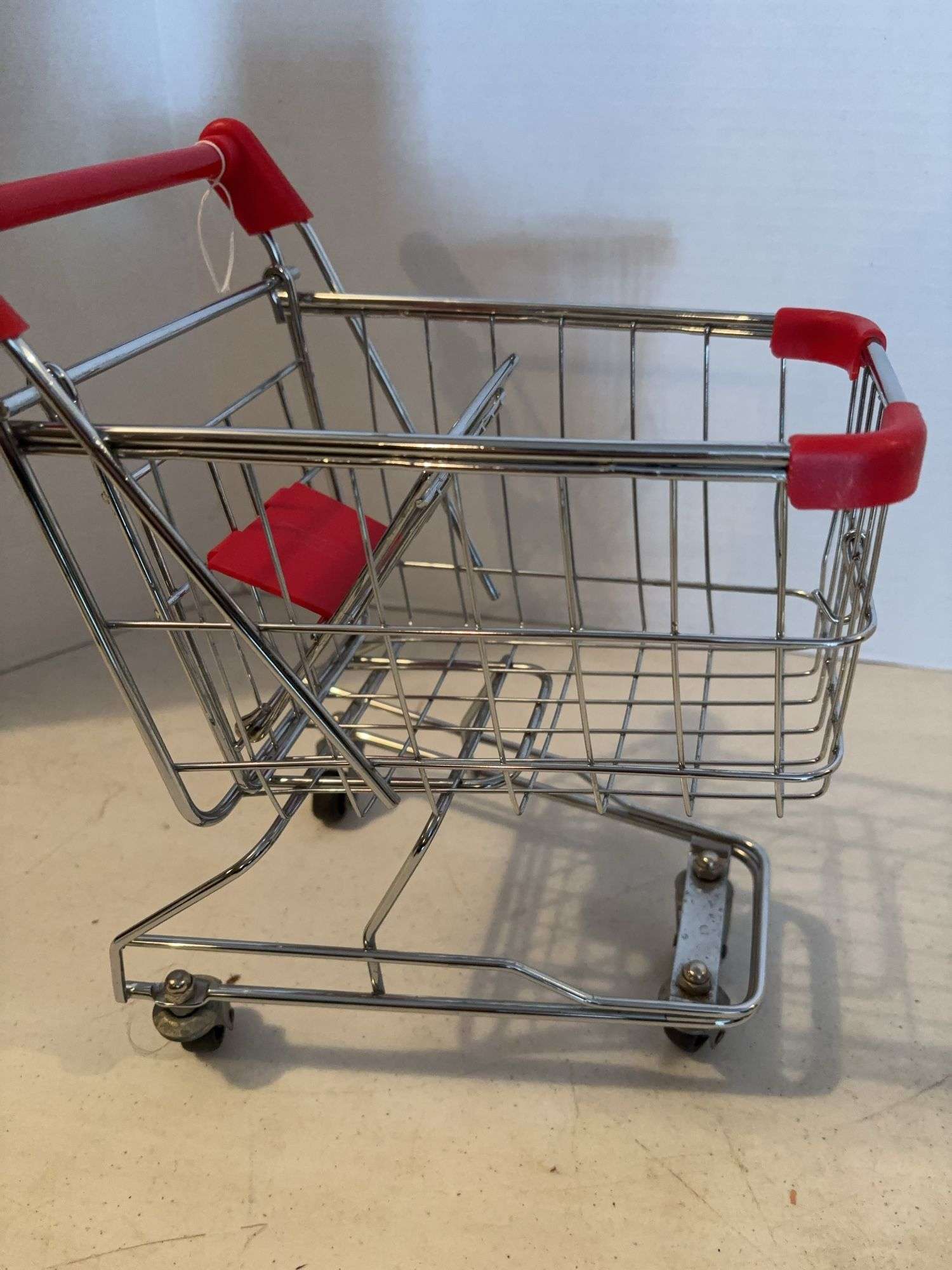 12” x 10” METAL TOY SHOPPING CART