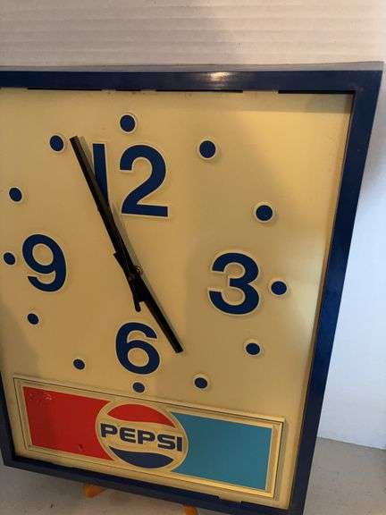 18” x 14” PEPSI WALL CLOCK