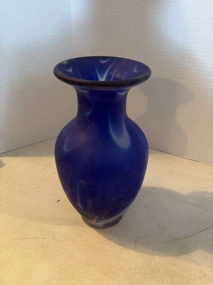 12” MURANO COBALT BLUE AND WHITE VASE