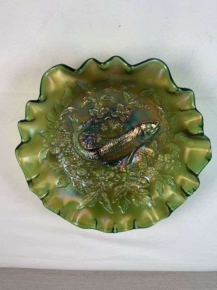 MILLERSBURG CARNIVAL GLASS TROUT AND FLY