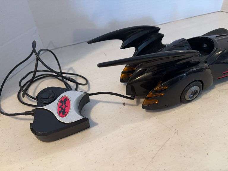 1997 DC COMICS BATMOBILE BATTERY OPERATED 14”