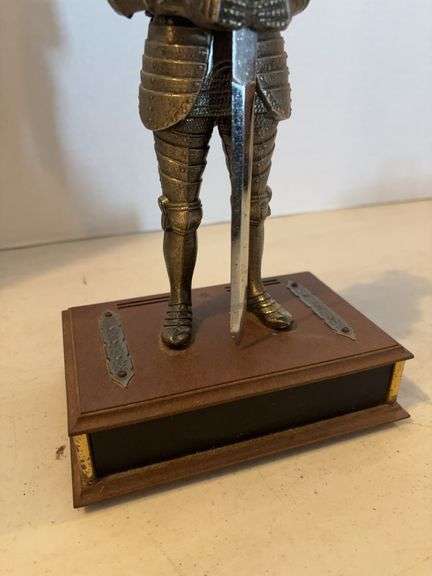 HERITAGE 11” TRANSISTOR RADIO WITH KNIGHT