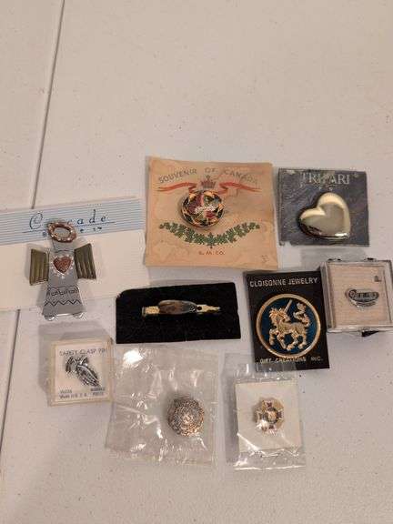 Vintage pins - see photos - Hollywood, Canada, and more