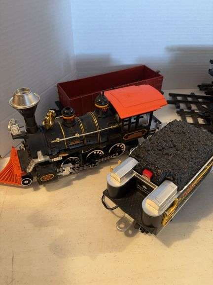 TIMBERWOLF TOY TRAIN CARS WITH ENGINE AND TRACKS