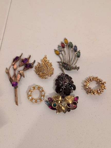 Rhinestone Peacock brooch and (6) other vintage brooches/pins - some with rhinestones, gold toned